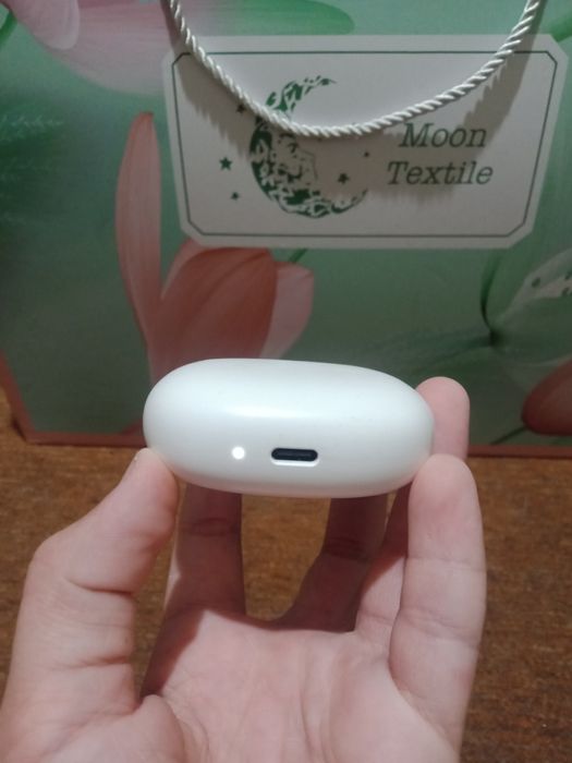 Продаю. Несколько пар! наушников.