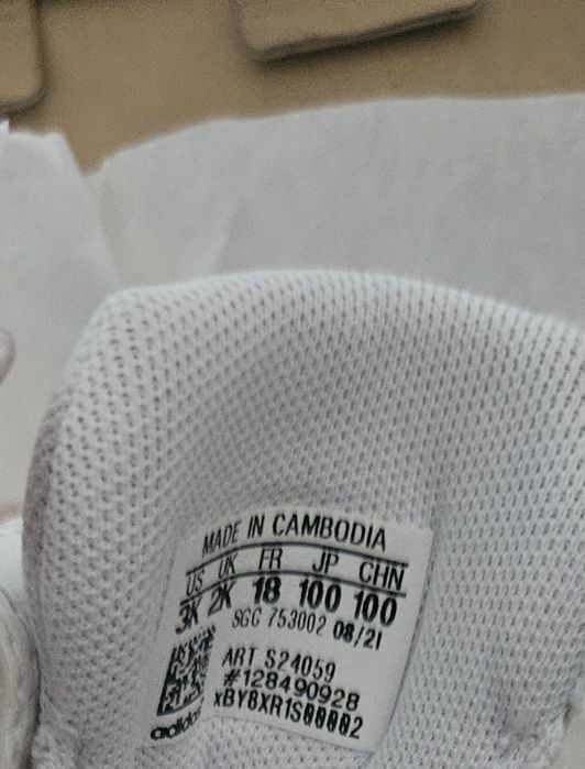 Обувки Adidas 18