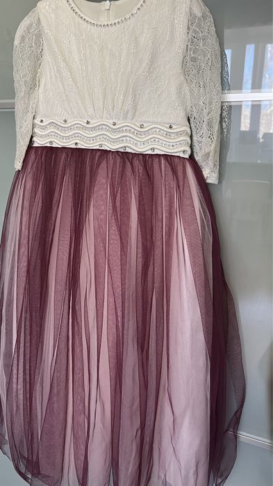 Продам платье для девочки 122-128 см