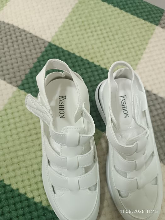 Женские кроссы на платформе