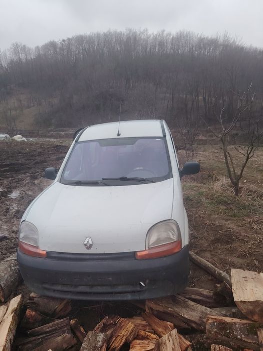 Vând sau dezmembrez Renault
