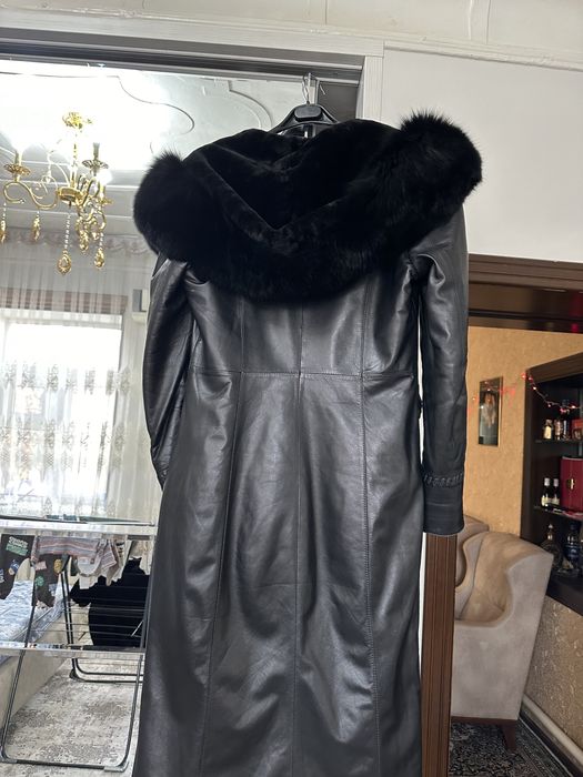 Женское кожаное пальто с натуральным мехом