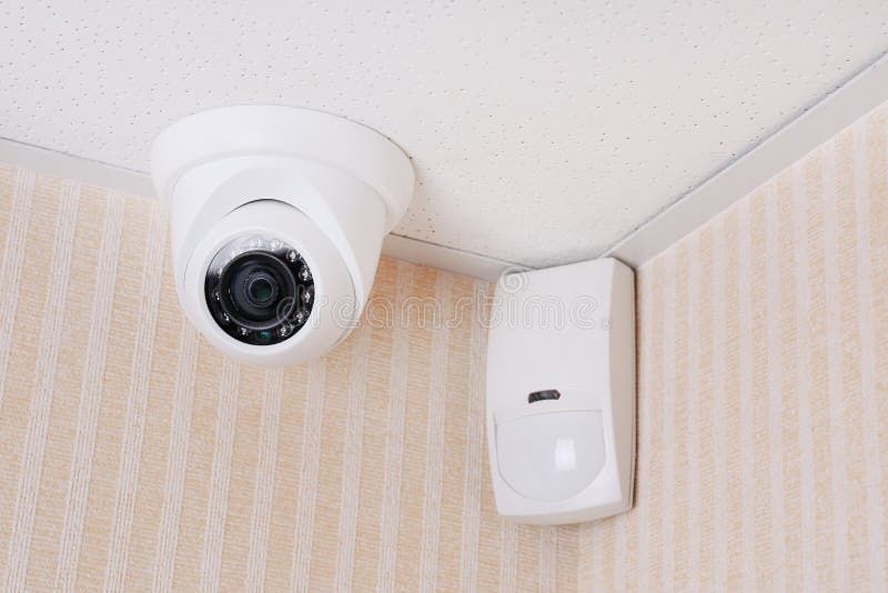 Установка видеокамер и домофонов.  
Разводка СКС