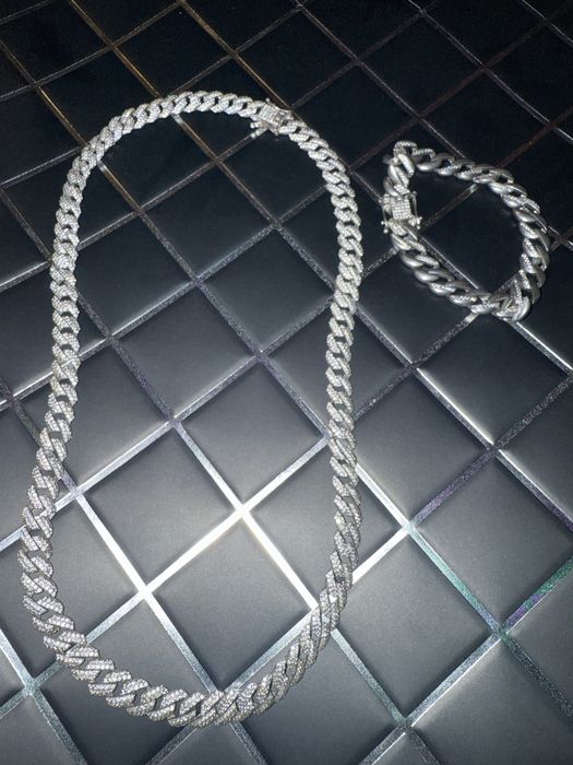 Vand set Cubanez de argint cu pietre !