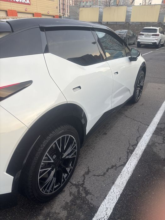 Продам машину Zeekr X