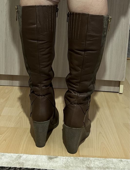 Продается коричневые ботинки