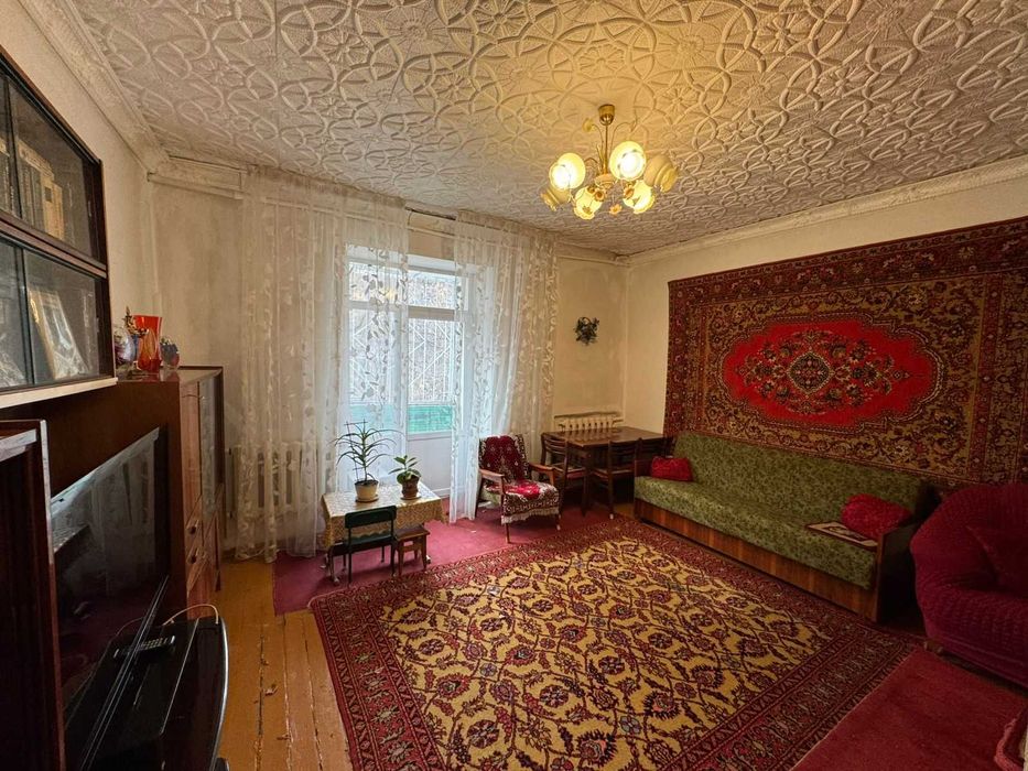 Продается  3-  комн квартира по адресу Царева  19