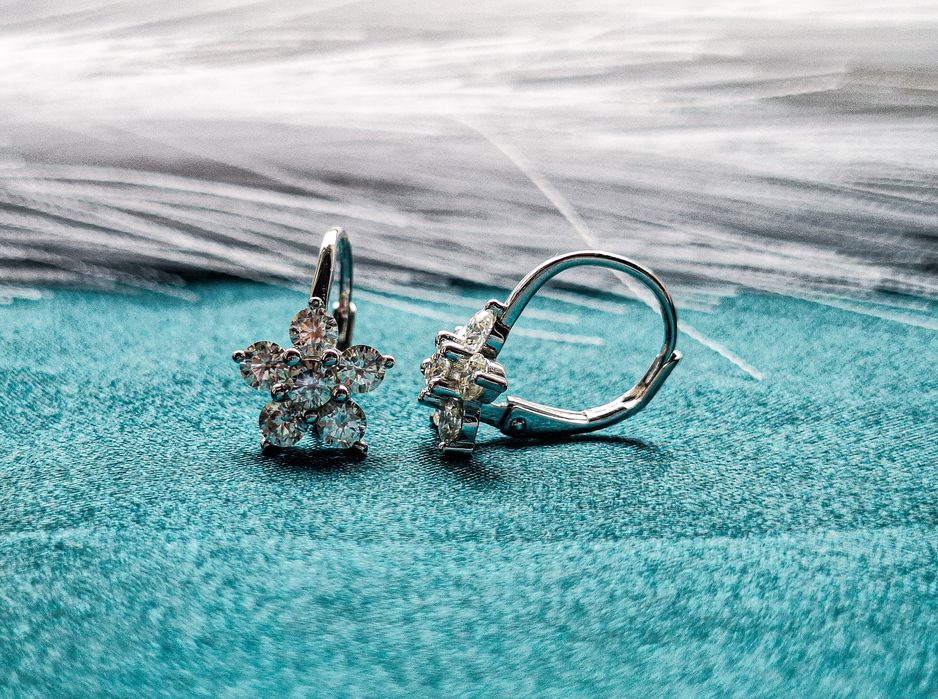 Cercei cu moissanite