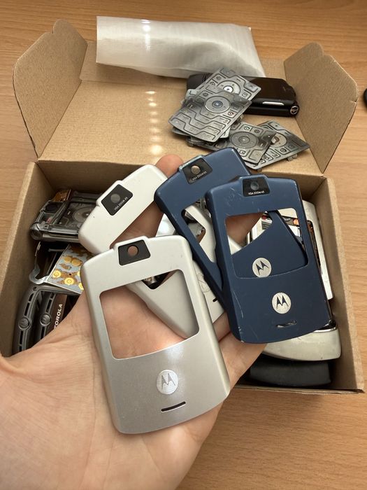 Всякакви части за Моторола Razr V3