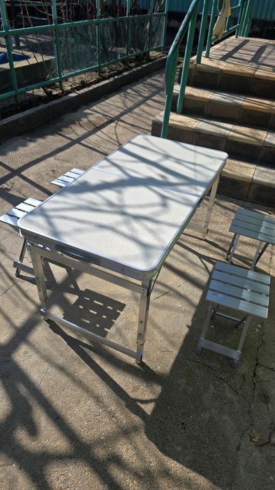 Складной стол и 4 стулья для кемпинга