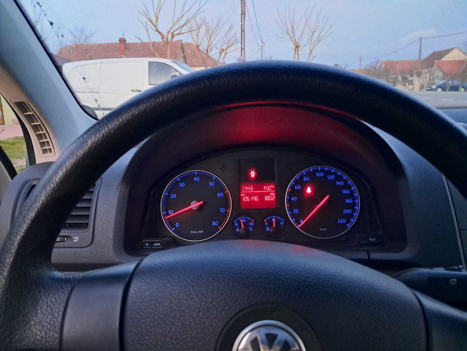 Volkswagen Golf 5 1.4 benzină – 126.000 km  –