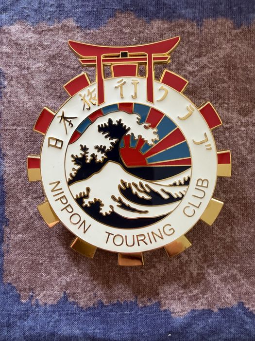 Емайлирани автомобилни емблеми