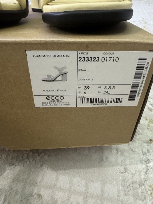 Новые босоножки Ecco 39  размер