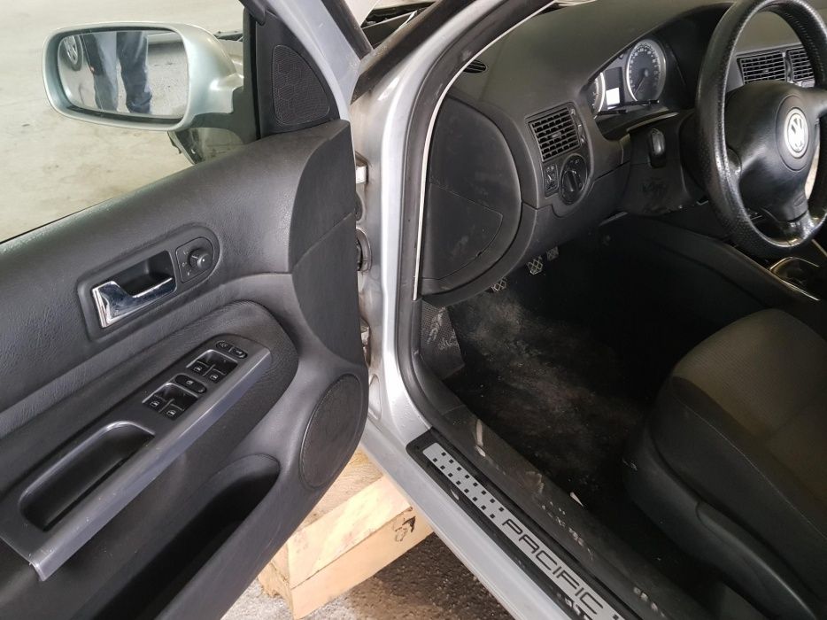 Dezmembrez vand piese vw  golf 4 AXR 2004 euro 4
