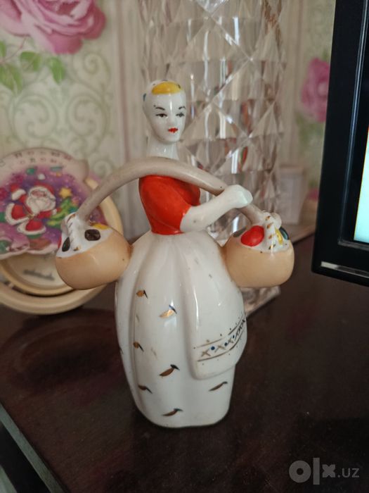 Девушка с коромыслом (ЗХК) фарфоровая статуэт