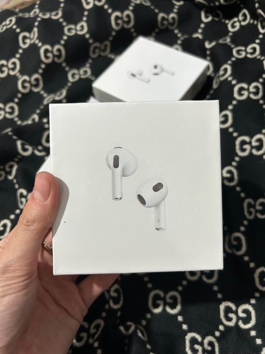AirPods продам .