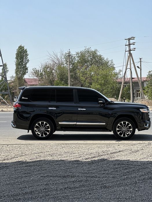 Sotiladi Tayota 300 Srochna