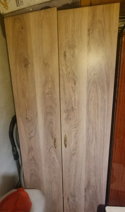 Продам комод и книжка стол стулья ,шкаф