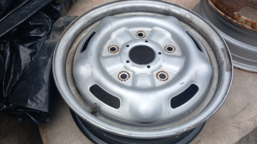 Una jantă r16 si două  r15 originale FORD TRANSIT tablă preț 140 lei/b