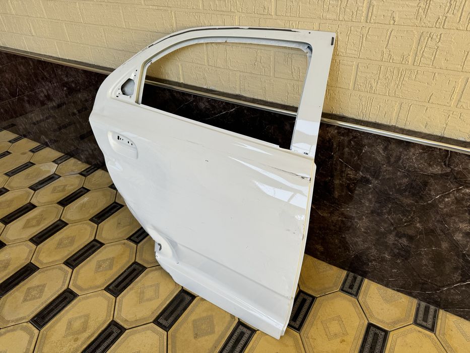 Задний правый дверь кобальт