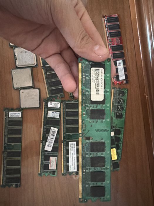 Продаю старые плашки и процессора