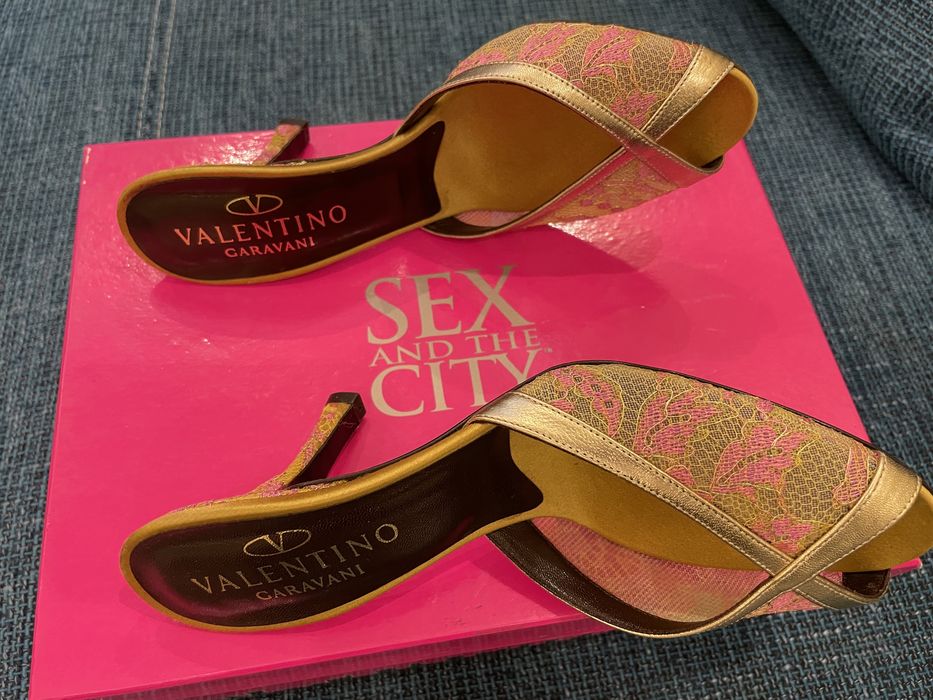 Продавам сандали Velentino