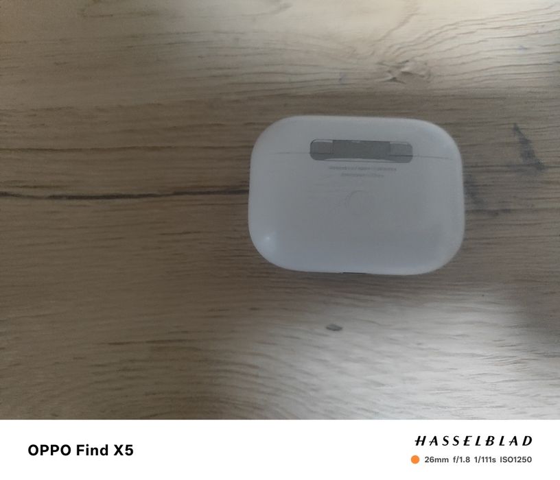 Airpods pro 2 cu o casca defecta