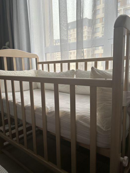 Манеж с бортиками и матрассом