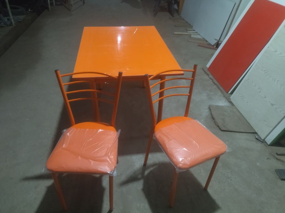 Кухонный стол для дома кафешек и других заведений 870.000 сум