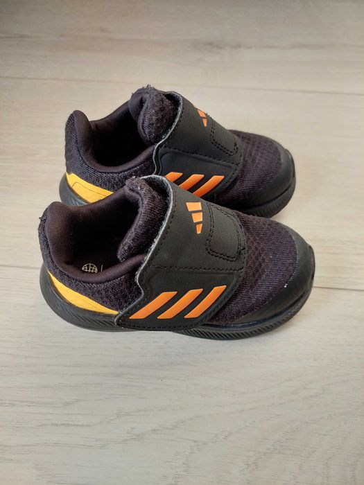 Маратонки Adidas 22 номер