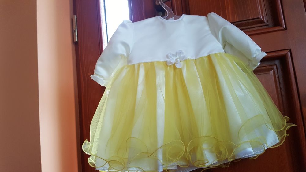 Rochița botez nouă, ivory cu galben, cu pantalonasi
