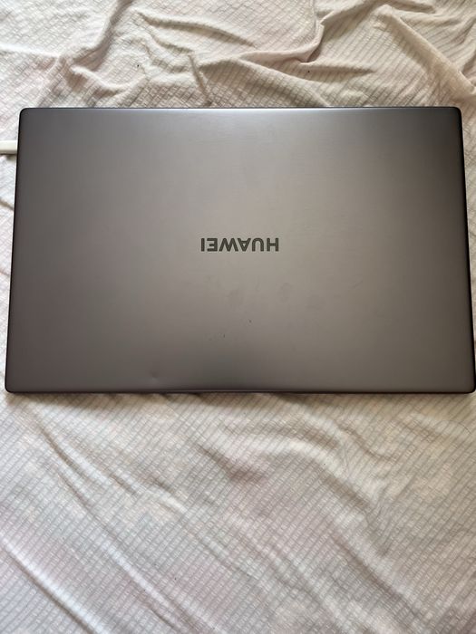 Huawei MateBook D 15 — i5 / 16 ГБ / 512 ГБ SSD