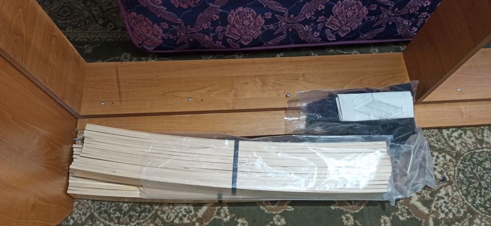 Двухспальная кровать.