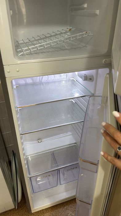 Срочно продам рабочий два холодильника