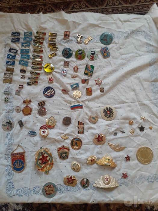 Продаётся советские значки