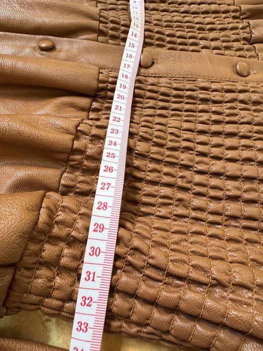 Rochie Asos superba noua cu eticheta. A se vedea in ultima poza a fost atinsa in dulap de un alt articol, se vede fiarte putin.