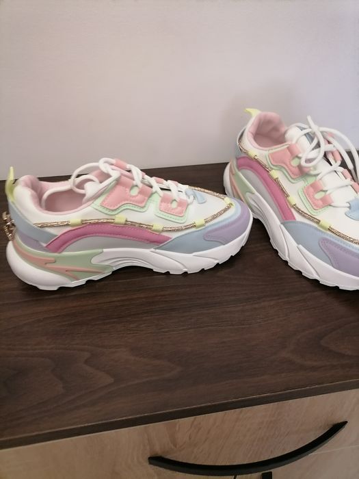 Многоцветни дамски маратонки