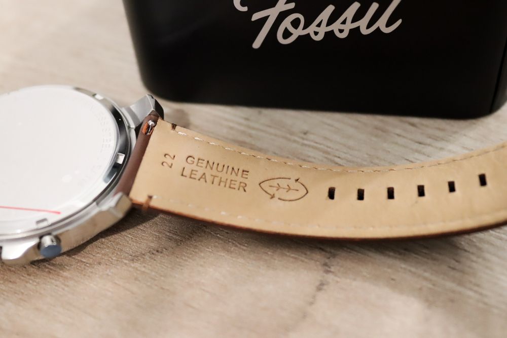 Ceas fossil elegant și modern