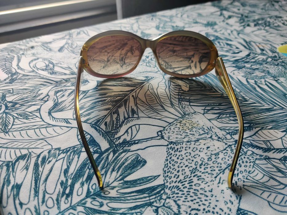 2 броя слънчеви очила