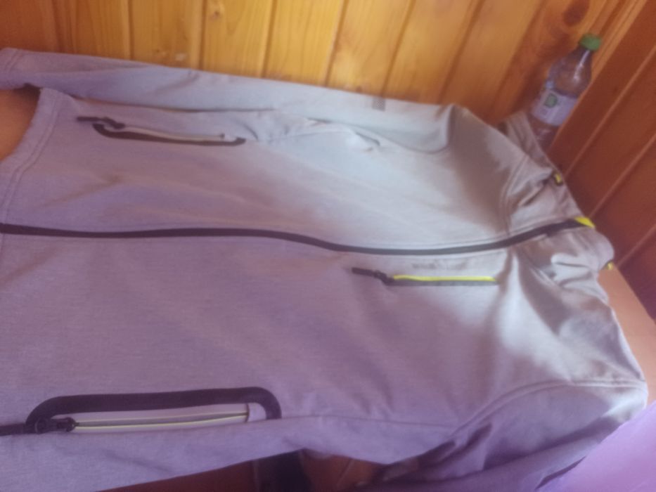 Vând greaca Superdry originală