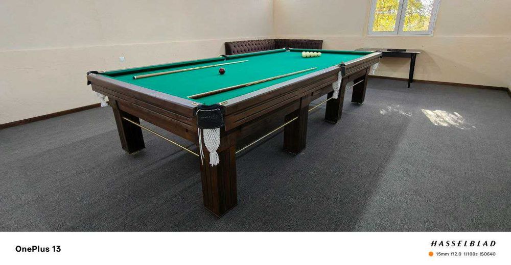 2 комплект бильярд столлари (шарлари ва кийлари билан) сотилади.