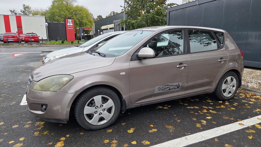 Kia Ceed 2008 benzină, 2.000 € — imagine 4