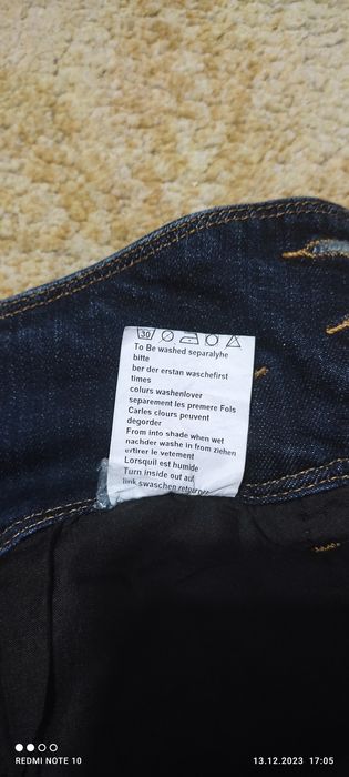 Продам обсалютно новые джинсы.