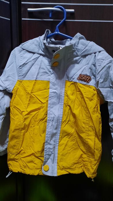 Продам детскую ветровку