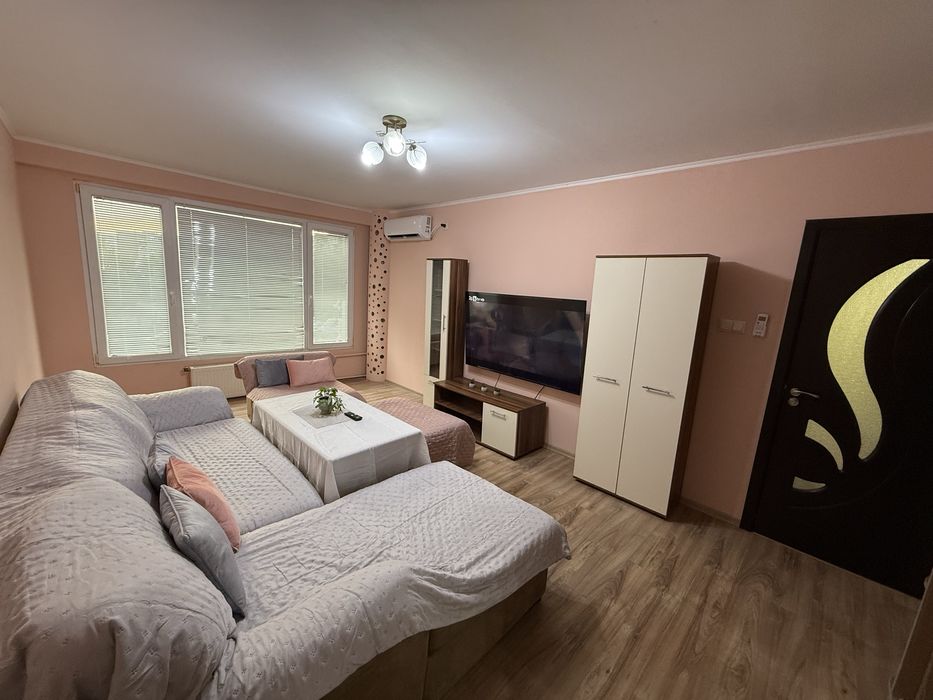 Дава се под наем Двустаен апартамент в Перник, Изток - 50 кв.м за 357 € - Снимка #1