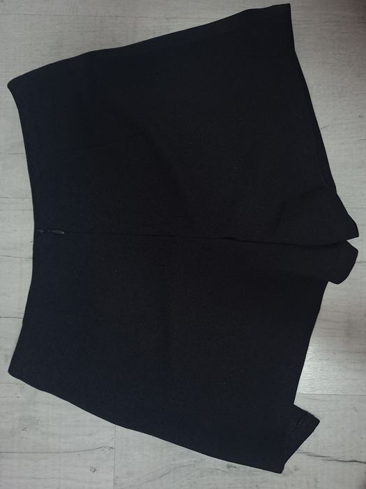 fusta pantaloni  .