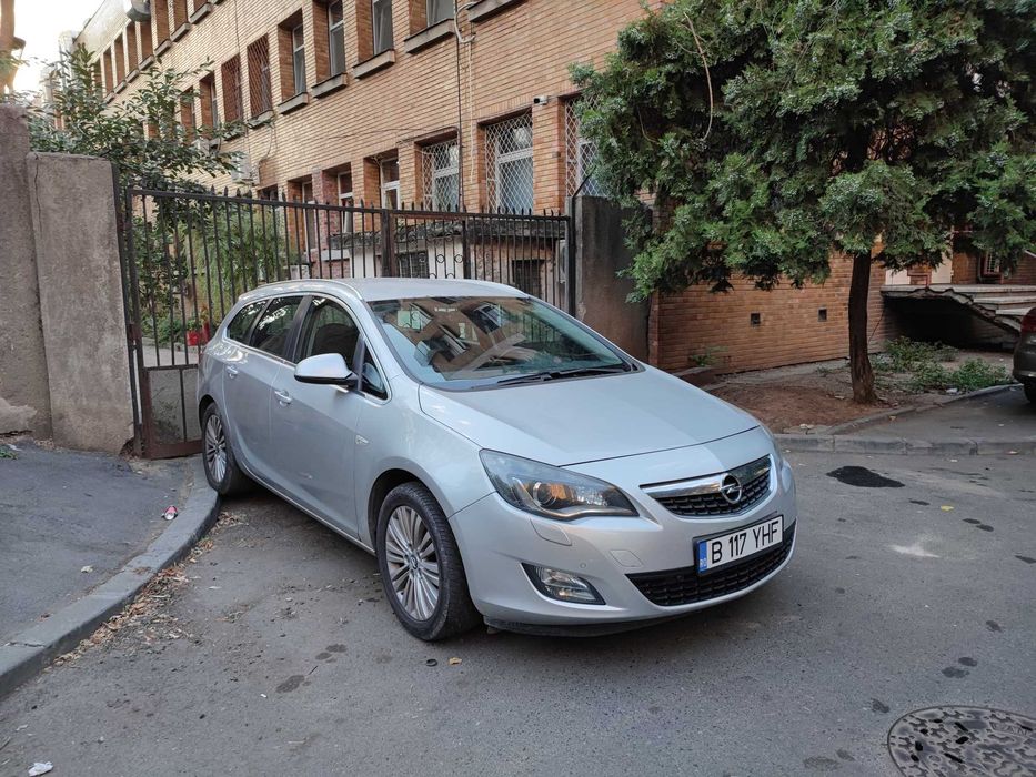 Astra J 2012 , dotari premium