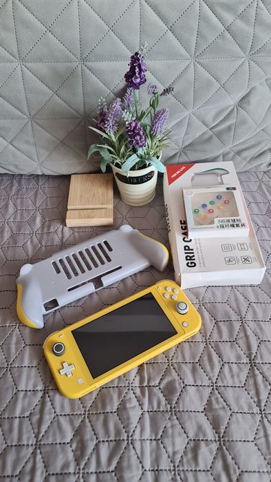 Nintendo switch lite с подаръци