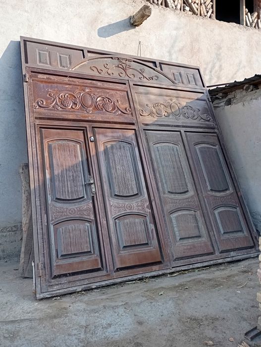 Дарвоза сотилади