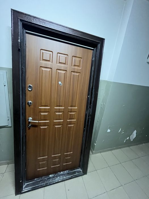 Отдам бесплатно дверь